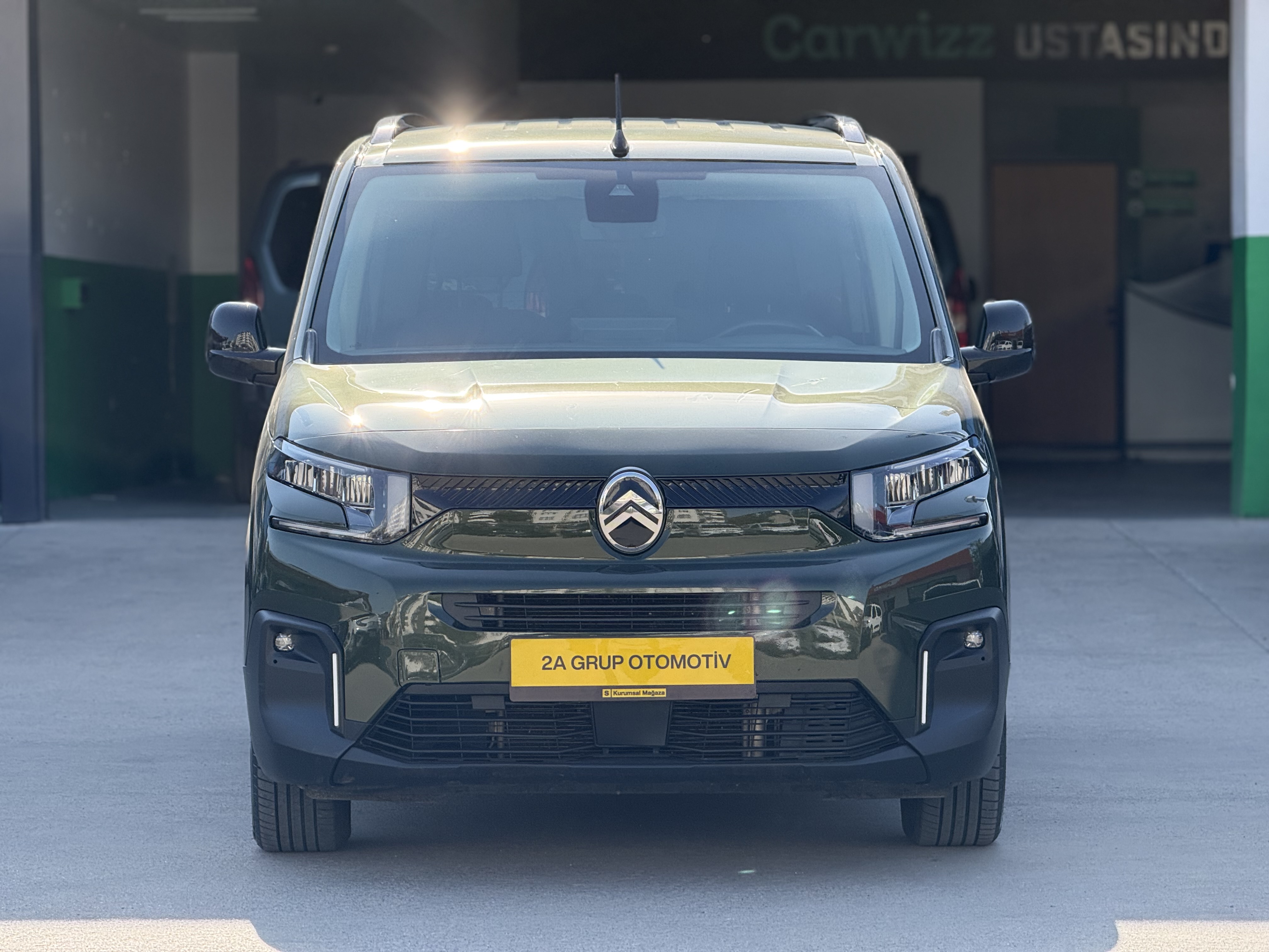 Citroen 1.5 Bluehdi Shine Eat8 130HP Facelift